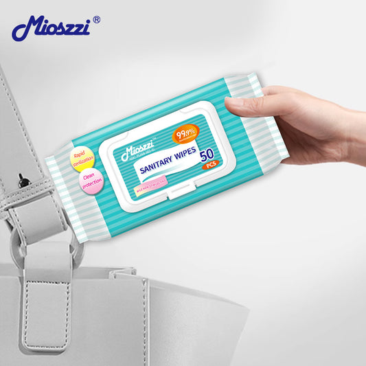 Using Mioszzi sanitary wet wipes to wipe your face and hands is both hygienic and convenient.